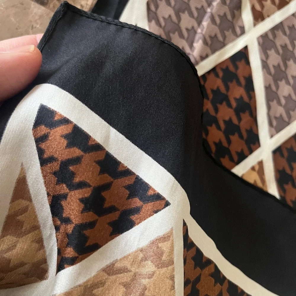 Oscar de la Renta Black, Brown & Tan Geometric Houndstooth Scarf